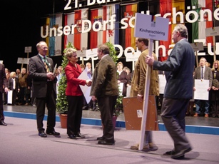 Überreichung der Goldmedaille im Bundeswettbewerb durch die damalige Verbraucherschutzministerin Fr. Dr. Künast